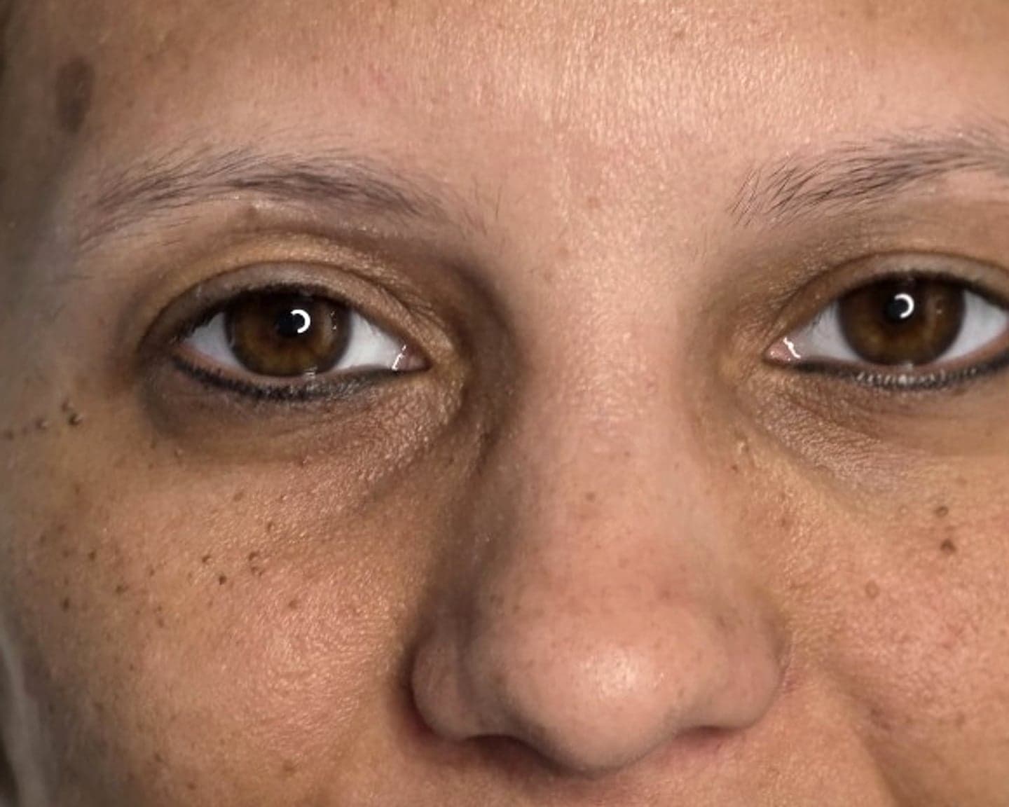 Avant microblading et shading — sourcils clairsemés
