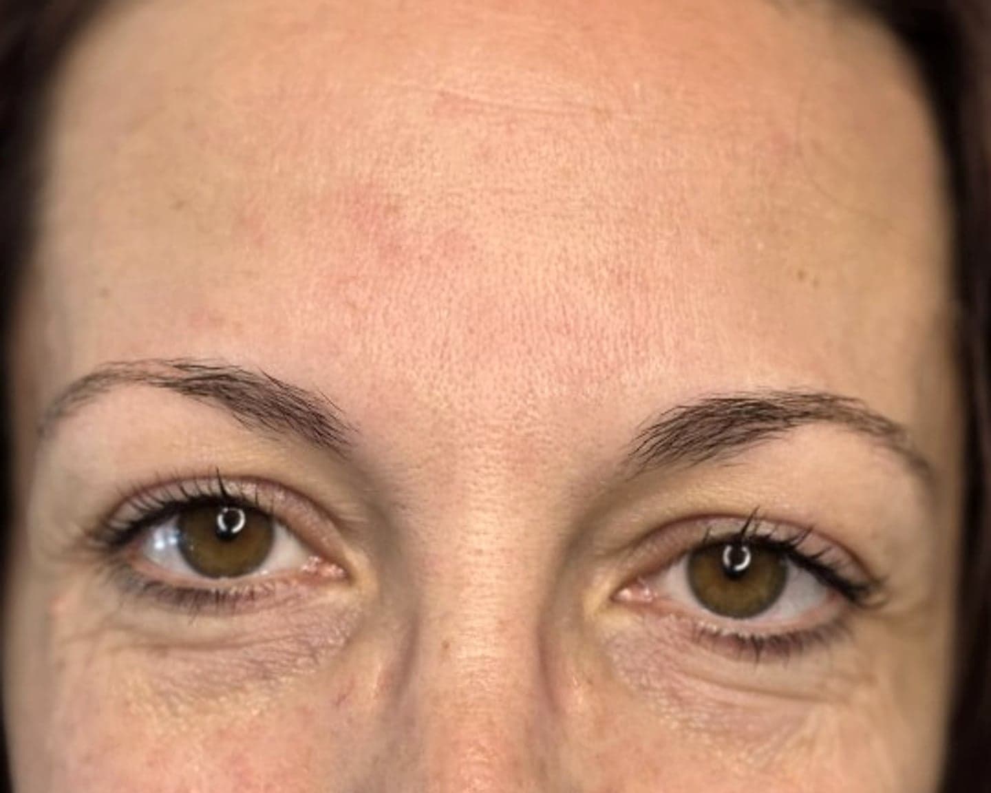 Avant microblading et shading — sourcils naturels clairsemés